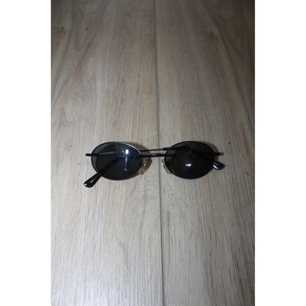 Vintage Style Black Oval Metal Frame Sunglasses 90s Minimalist Tinted Lens